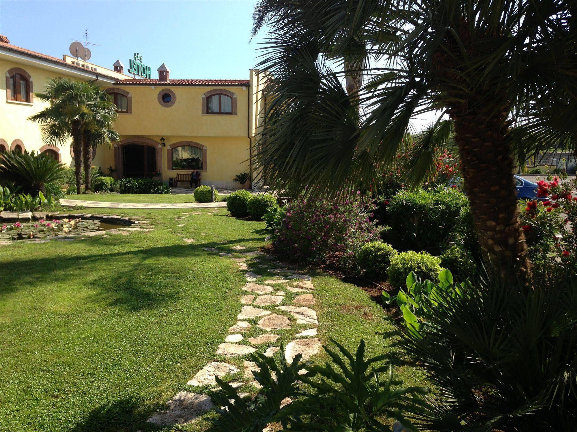 La Locanda Del Cavaliere Borgo Montello Екстериор снимка